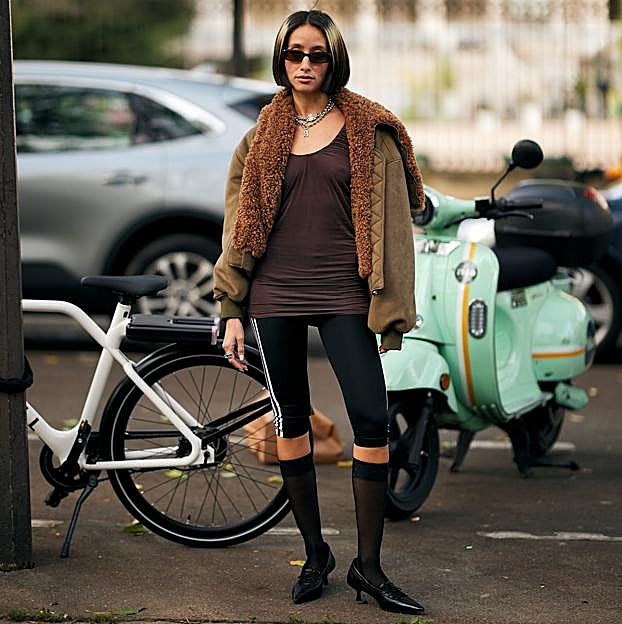 Qué es el opposite style, la tendencia que combina prendas de diferentes estilos para conseguir looks originales