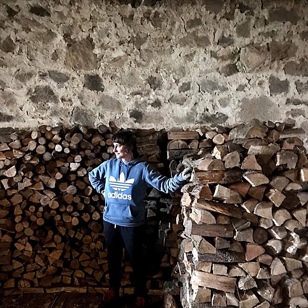 La cantante maña y su leñera. 