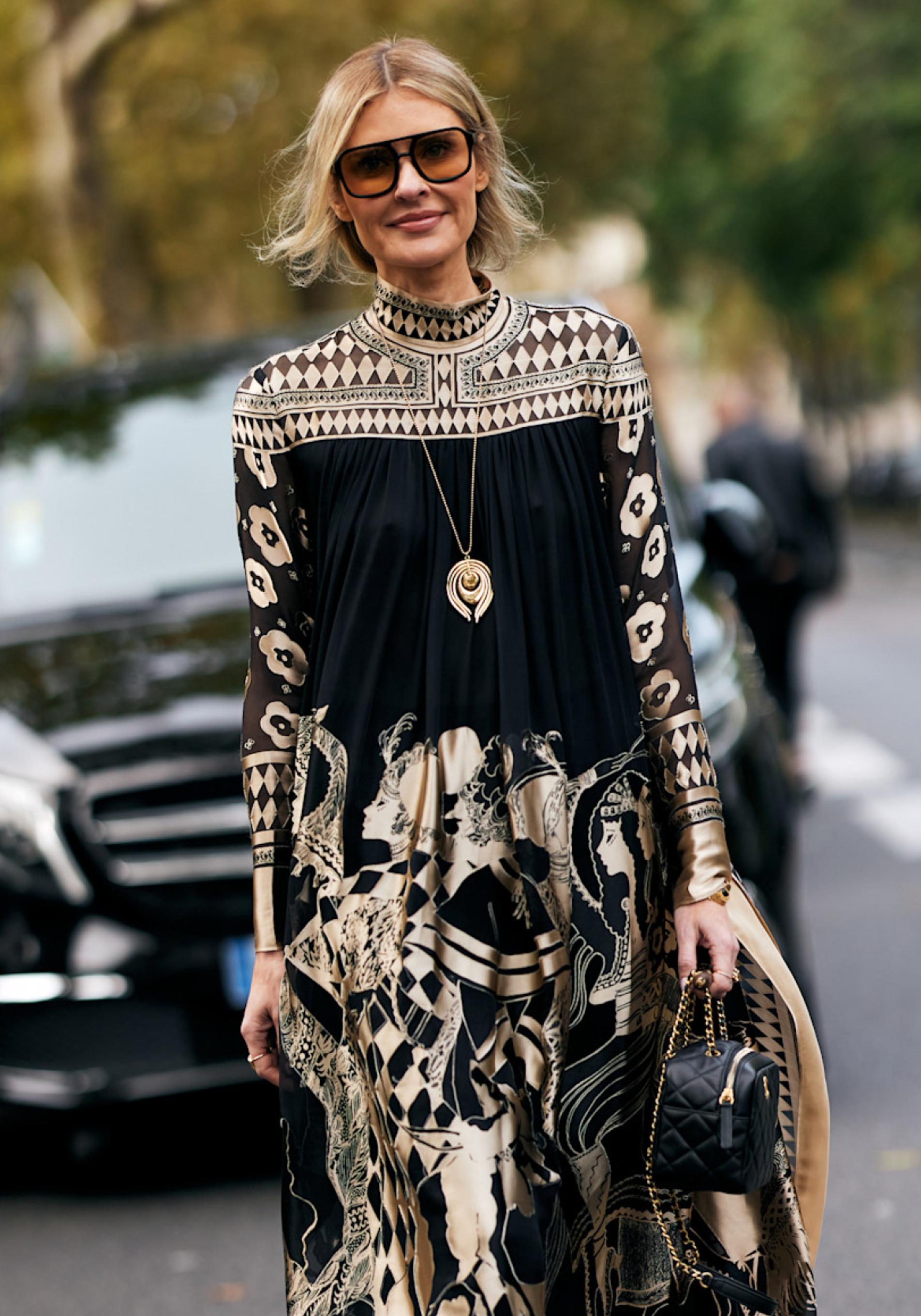 Mujer con vestido largo