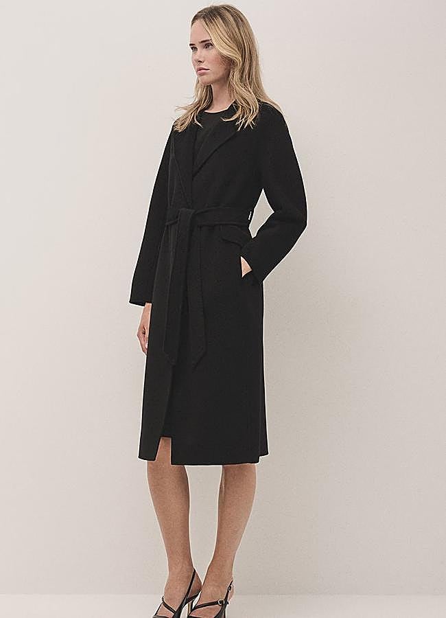 Imagen - Abrigo negro de Roberto Verino, 346 euros, (antes 495 euros)..