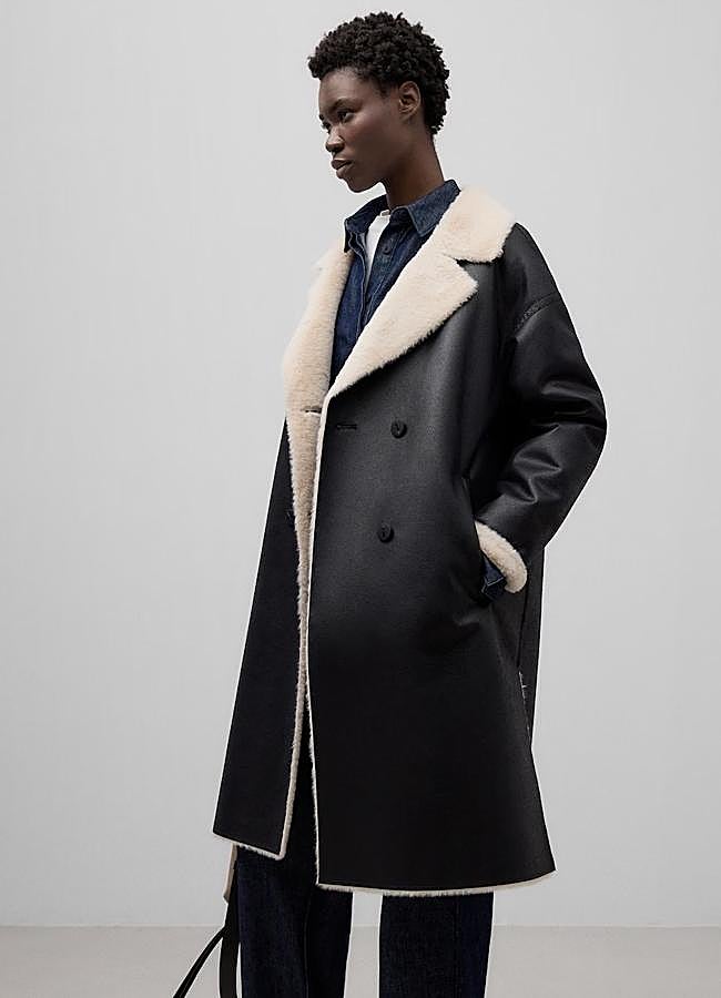 Imagen - Abrigo de piel y borrego de Adolfo Domínguez, 149 euros (antes 299 euros).