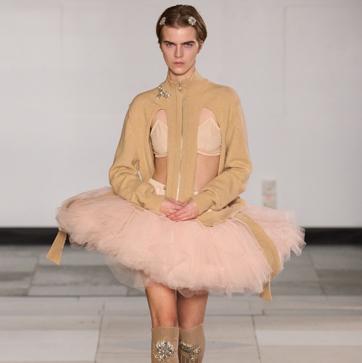 Imagen secundaria 1 - Simone Rocha SS25.