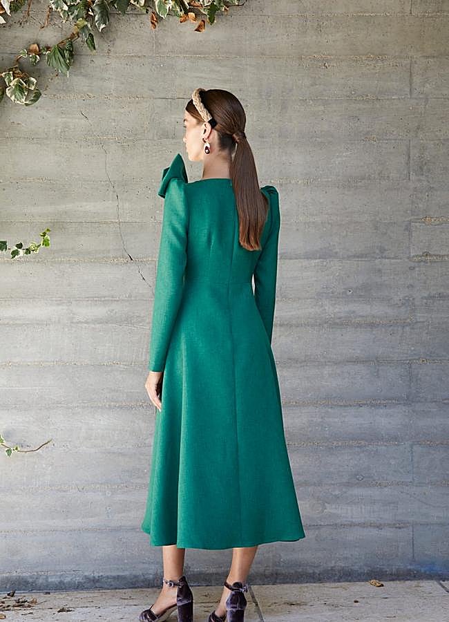 Imagen - Vestido midi en color verde con detalle de lazo de Coosy.