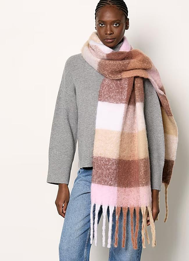 Imagen - Bufanda maxi con flecos de Etam.