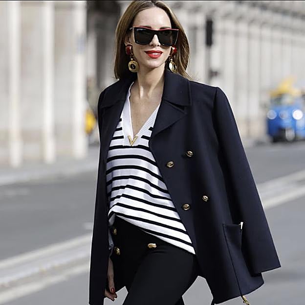 Inspiración marinera, la tendencia que va a conquistar a las amantes de los básicos en 2025