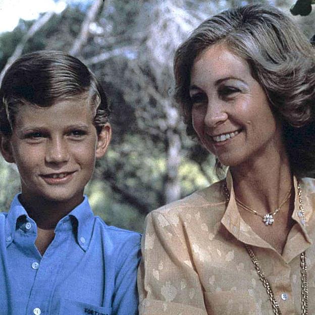 La complicidad entre madre e hijo, entre la reina Sofía y el príncipe Felipe, fue evidente desde su nacimiento. 