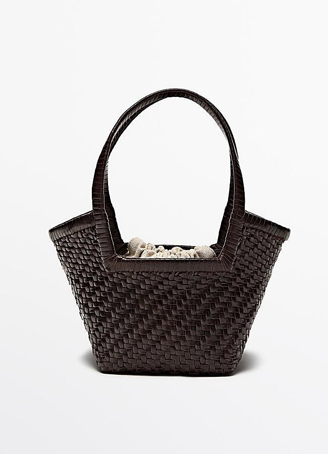 Imagen - Bolso trenzado en piel de Massimo Dutti.