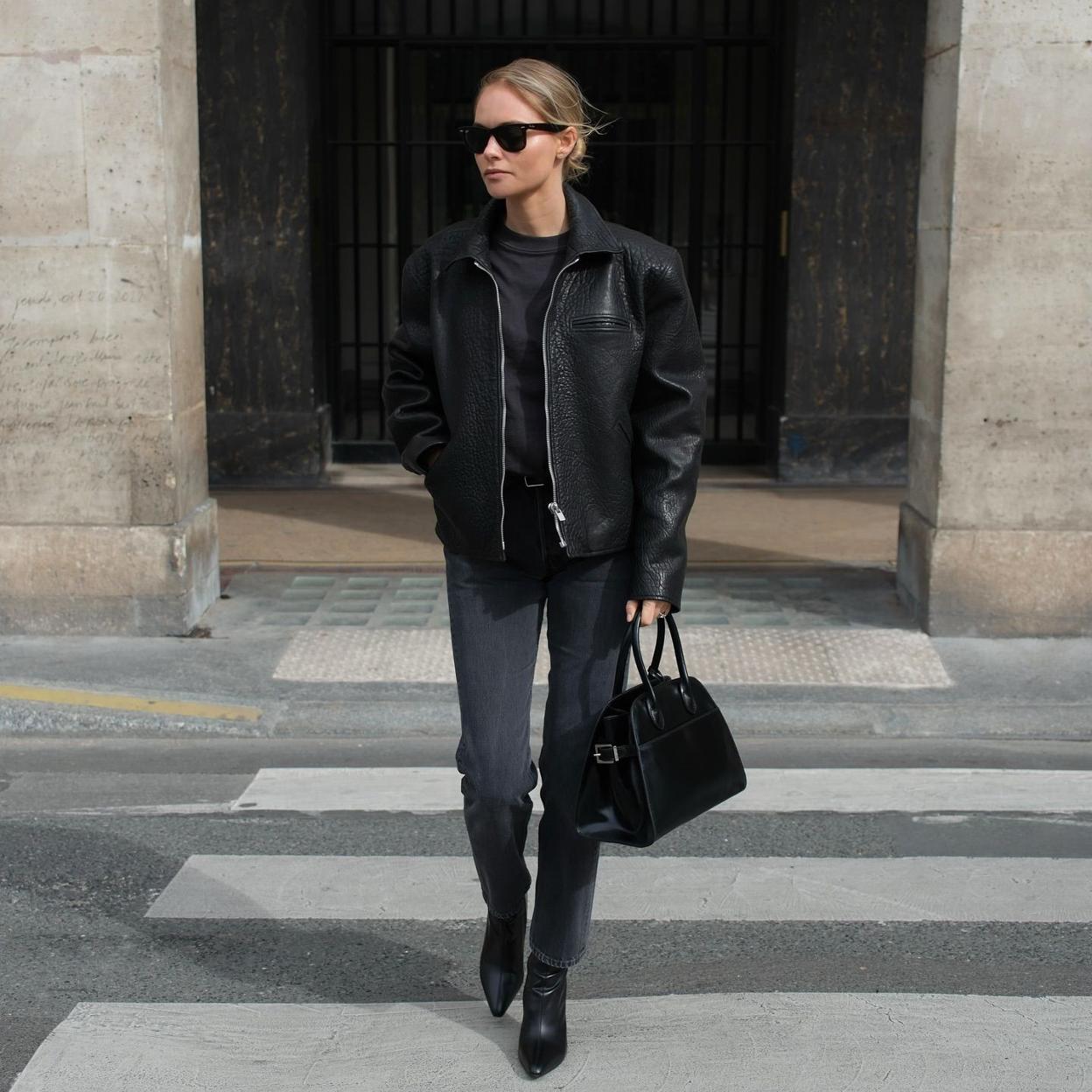 Influencer con chaqueta de cuero