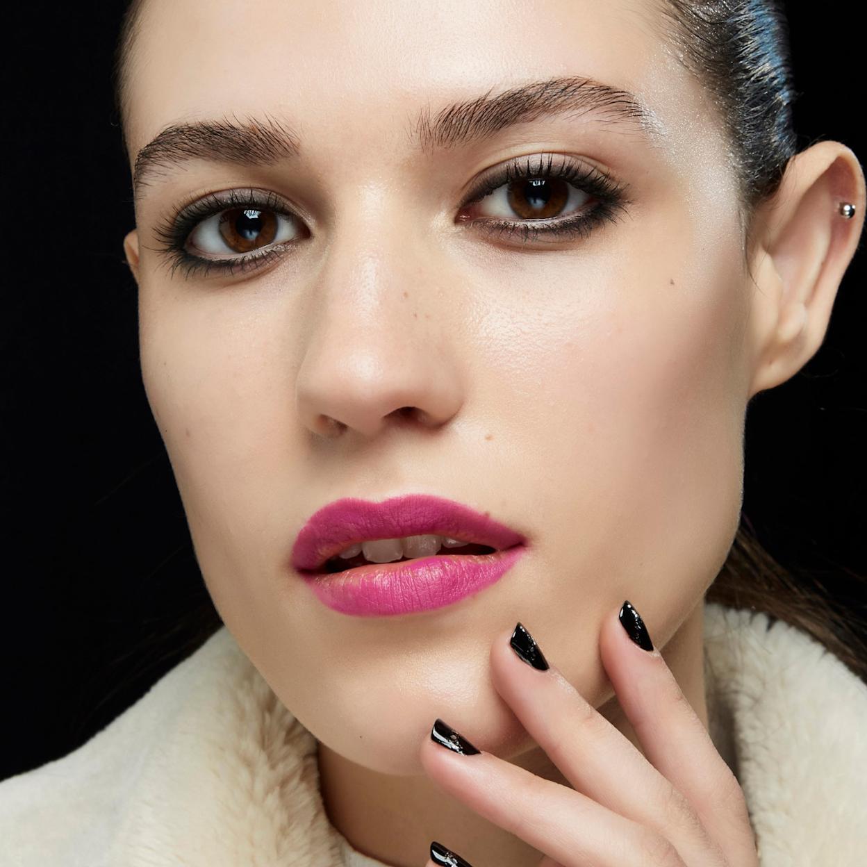 Los diseños de uñas de invierno que triunfarán en 2025