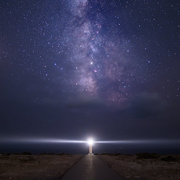 Dónde y cómo ver la alineación de planetas más espectacular del cielo nocturno en enero: «Se ve cada uno de un color»