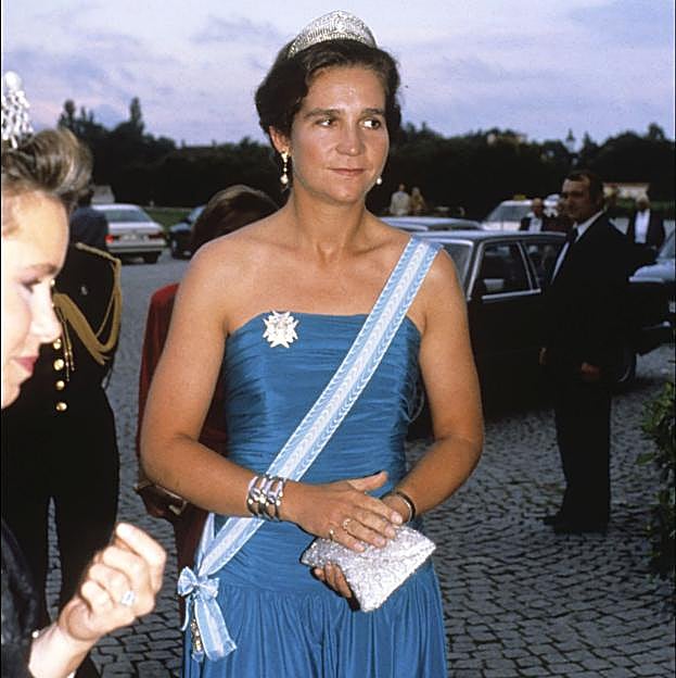 La infanta Elena heredó el carácter indomable de los Borbón y la elegancia sin alharacas de la reina Sofía. 