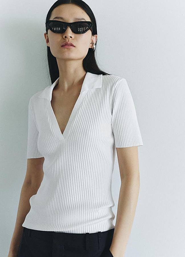 Imagen - Top tipo polo con tejido de canalé de Zara.