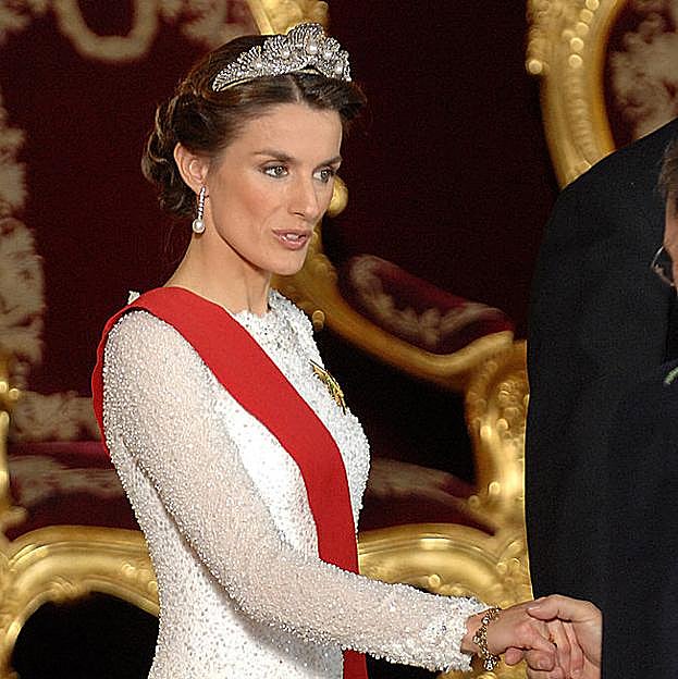 Doña Letizia ha utilizado esta tiara solo una vez en un a cela de gala en 2007. 