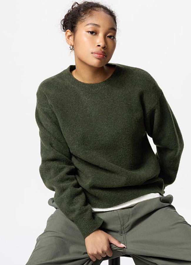 Imagen - Básicos elegantes en verde oliva (UNIQLO)