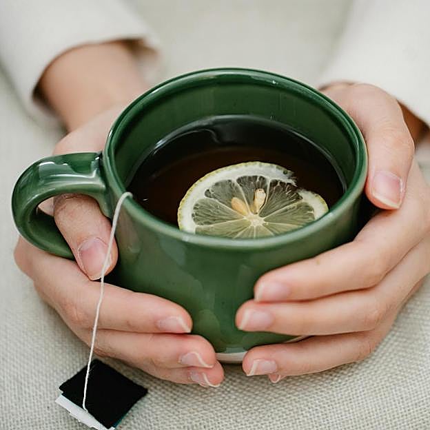 La infusión de manzana y canela de Mercadona ayuda a deshinchar el vientre. 