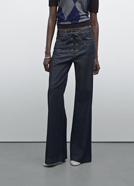 Imagen - Vaqueros acampanados de Massimo Dutti (69,99 euros)