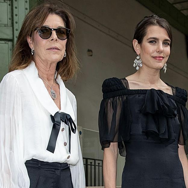 La princesa Carolina y su hija mayor, Carlota Casiraghi, heredera en todas las custiones relacionadas con la moda y cultura en el Principado de Mónaco. 