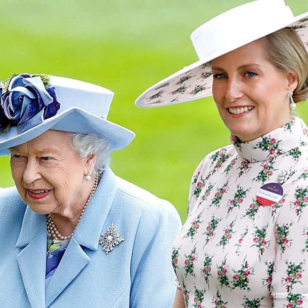 Sofía de Edimburgo junto a Isabel II. 