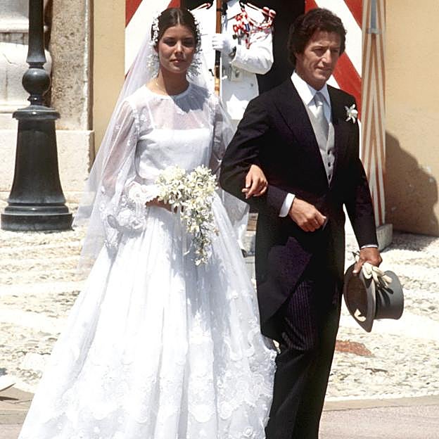 Carolina de Mónaco y Philippe Junot, el día de su boda, ya marido y mujer. 