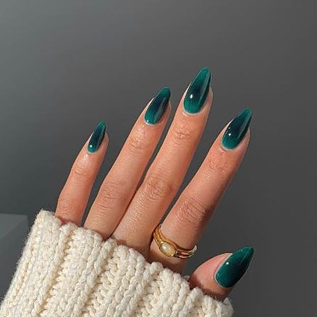 Uñas aura en color verde