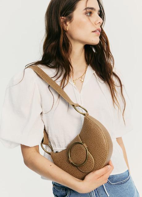 Imagen - Bolso con hebilla de H&M (27,99 euros)