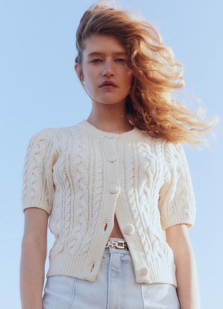 Imagen - Chaqueta de punto de color blanco con ochos de H&M (27,99 euros)