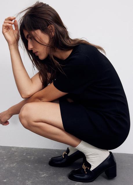 Imagen - Mocasines negros con tacón de H&M (39,99 euros)