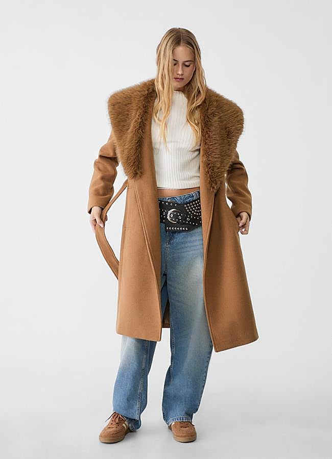 Imagen - Abrigo camel midi con cuello de pelo
