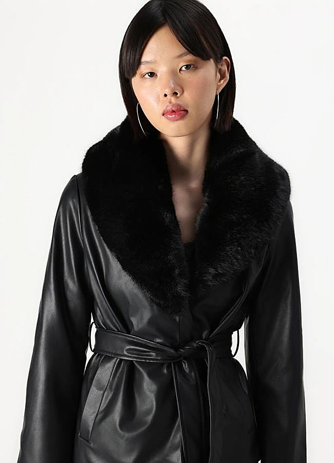 Imagen - Abrigo efecto piel negro con cuello de pelo