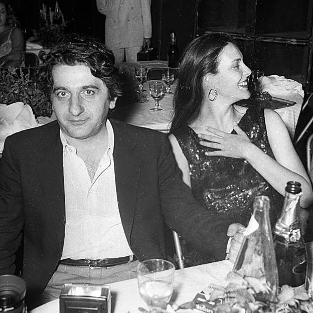 Jean-Pierre Rassam y Carole Bouquet, en una fiesta. 