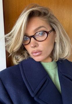 Imagen secundaria 2 - María Pombo, Hailey Bieber y Elsa Hosk con las gafas virales.