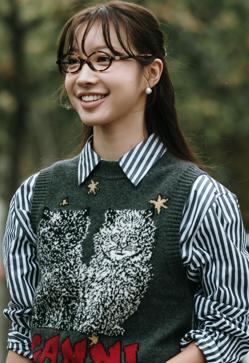 Imagen secundaria 2 - Las gafas de Miu Miu triunfan en el street style.