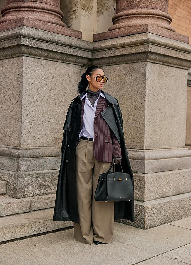 Imagen - Un look con pantalones de traje en tostado. Foto: Launchmetrics spotlight.