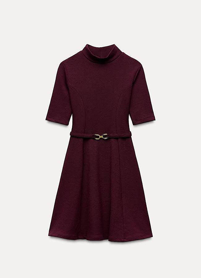 Imagen - Vestido de punto en burdeos de Zara (25,95 euros).
