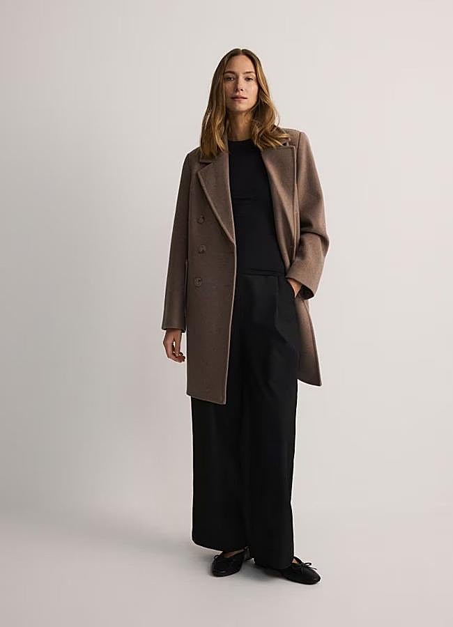 Imagen - Abrigo midi mocha mousse básico