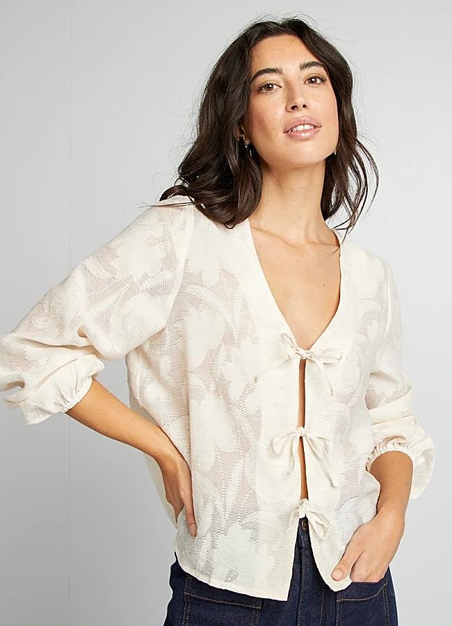 Imagen - Blusa de estilo boho con lazada de Kiabi (10 euros).