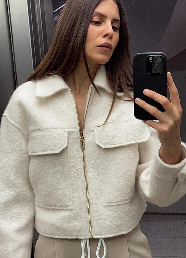 Imagen - Chaqueta con tejido bouclé de Zara.