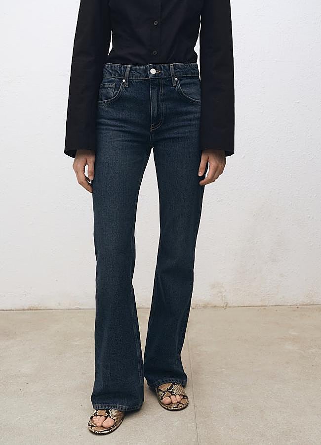 Imagen - Jeans Flare tiro medio de Mango, 49,99 euros.