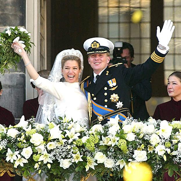 Los detalles del vestido de novia de Máxima de Holanda: un Valentino clásico, cinco metros de cola y una tiara prestada