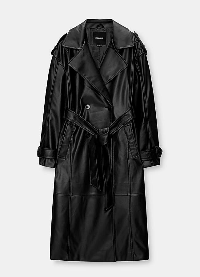 Imagen - Gabardina efecto piel cinturón de Pull and Bear (49,99€)