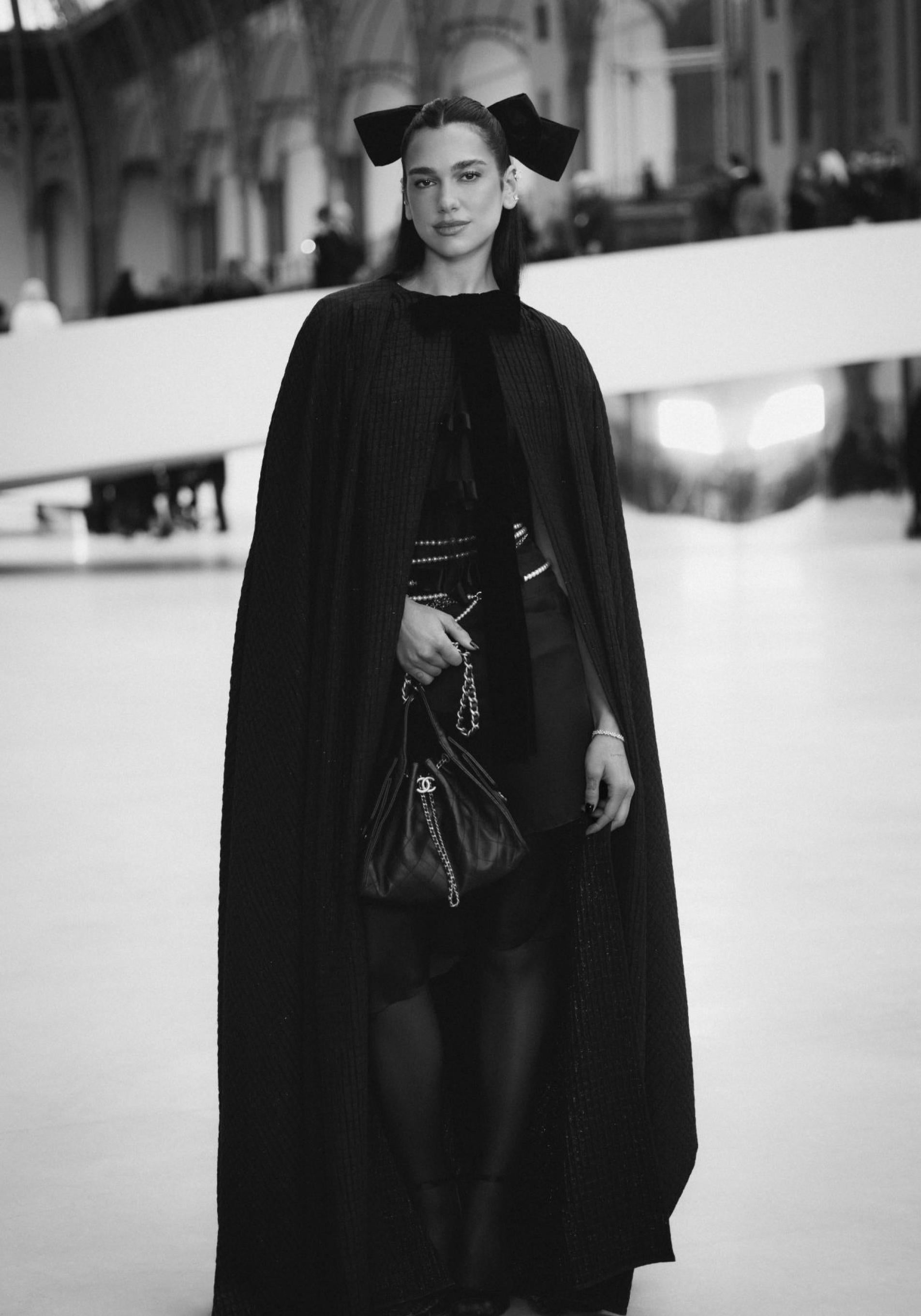 Dua Lipa en el desfile Alta Costura SS25 de Chanel.