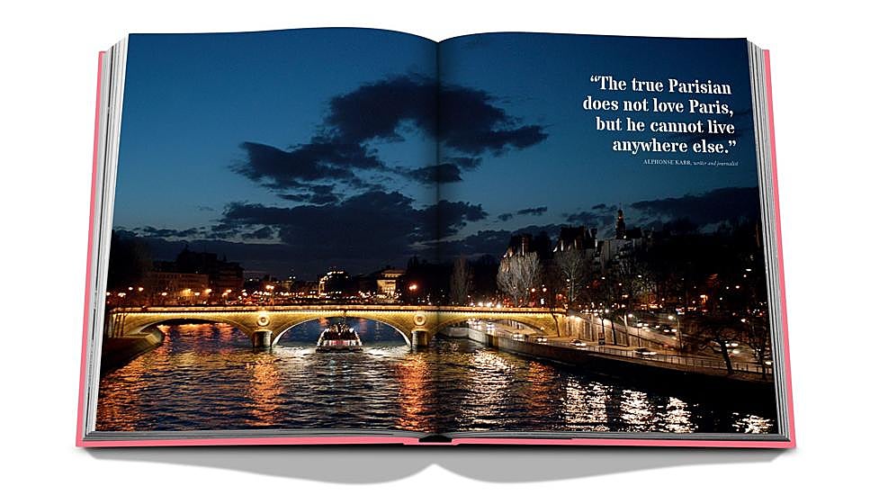 Imagen del interior del libro Paris by Paris, de Assouline.
