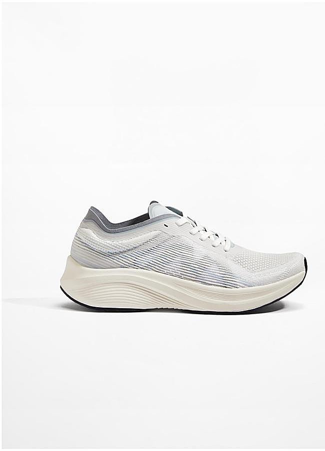 Imagen - Zapatillas de correr de Oysho (19,99 euros).