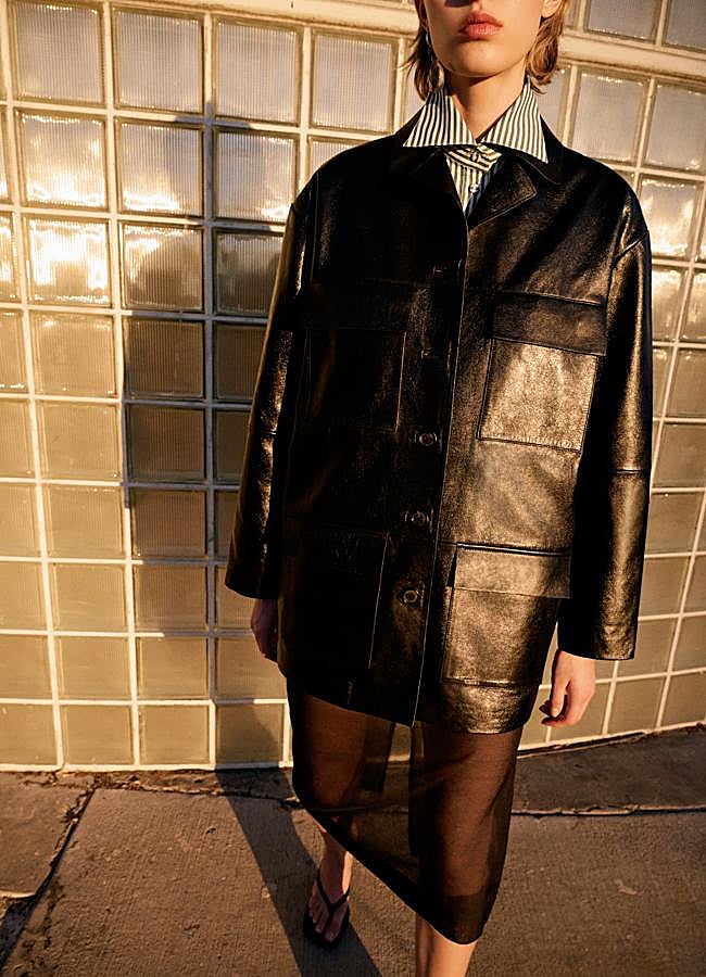 Imagen - Chaqueta de piel oversize (299,99 euros). Foto: Mango.