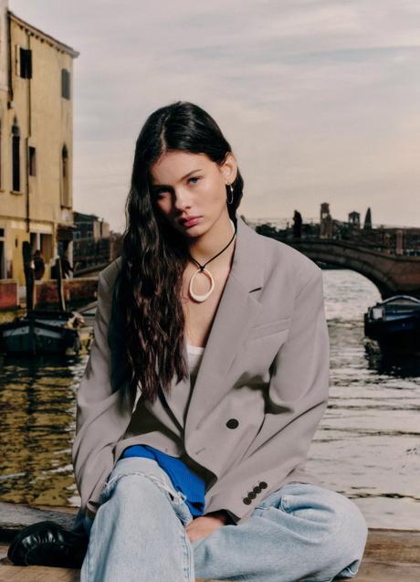 Imagen - Americana ovesrize de Pull & Bear (39,99 euros)