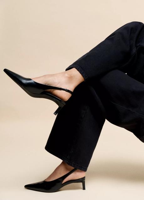 Imagen - Zapatos negros de Pull & Bear (25,99 euros)