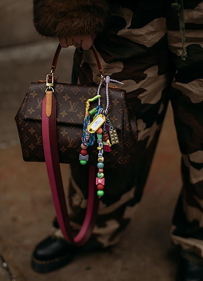 Imagen - Un bolso decorado con charms. Foto: Launchmetrics spotlight.