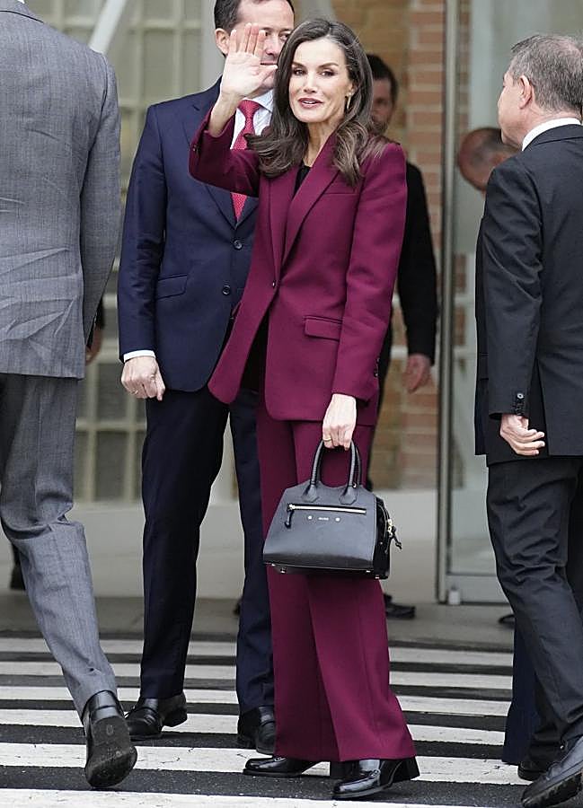 Imagen - La reina Letizia con un traje de Bleis. / LIMITED PICTURES