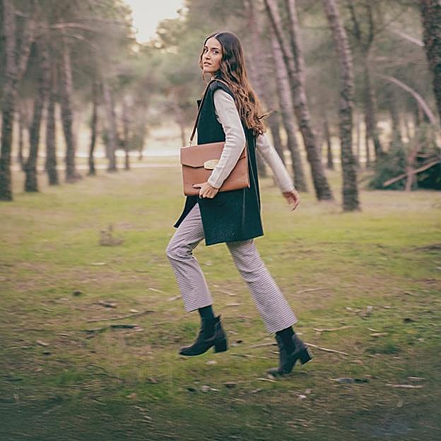 La novia, Almudena Montejo, es modelo para algunas marcas de moda. 