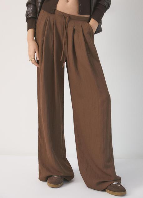 Imagen - Pantalones fluidos de Stradivarius (25,99 euros)